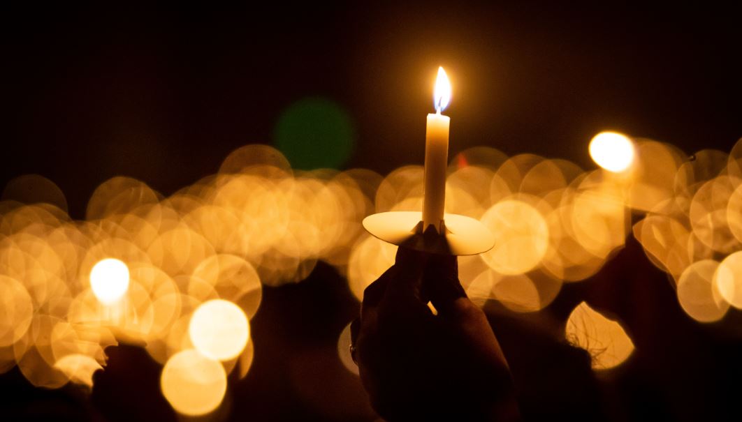 HDA_tweeting's tweet photo. Today we remember those affected by #HuntingtonsDisease who lost their lives early due to COVID-19. It is a sad day for our community with the halting of the GENERATION-HD1 trial but we believe there is still hope. If you need support, contact info@hda.org.uk. #DayOfReflection https://t.co/91M8qKMY1y
