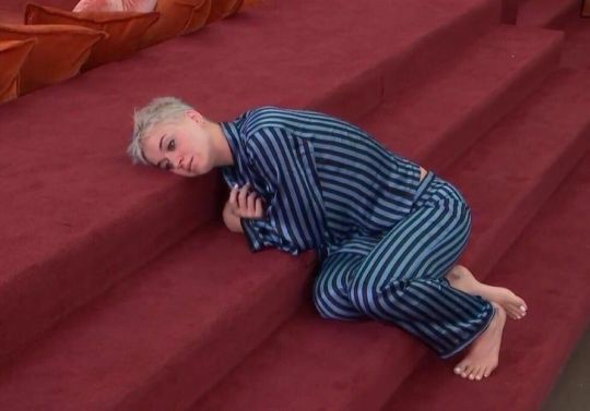 Sınav iptali beklerken sınav konuları veriliyordur:
#KabinedenİptalBekliyoruz