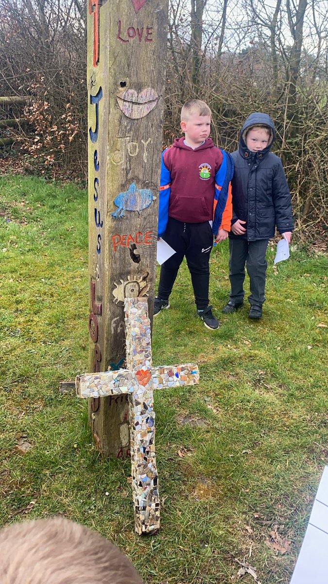 LlansannorPS's tweet image. Year 2 enjoyed learning about the Easter story through the Easter Labyrinth. Lots of discussion as they moved through the stations @LlandaffDio #understandingChristianity