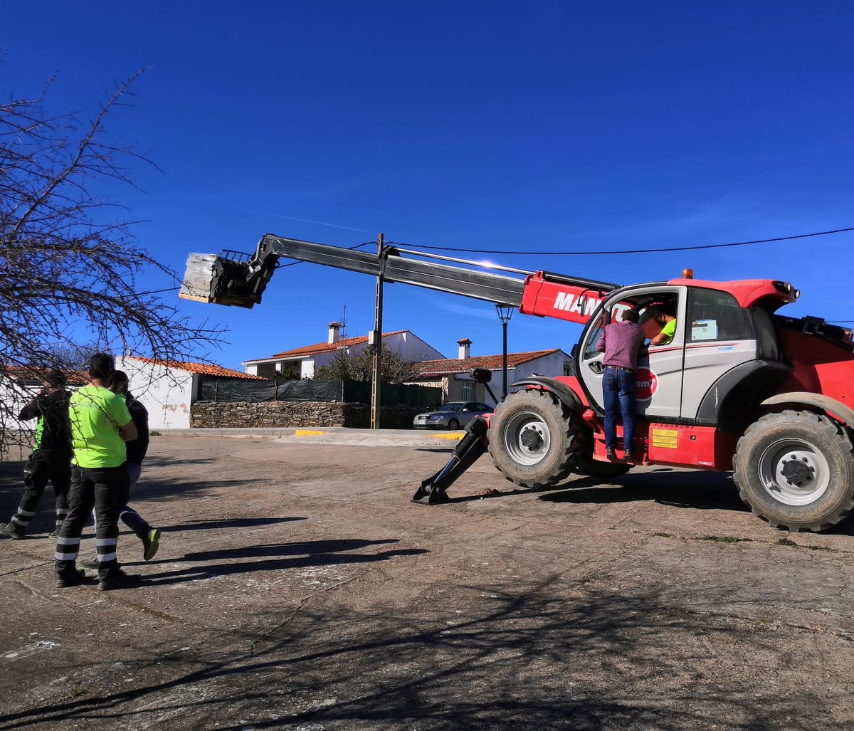 Un pilar de #incalexa es la #profesionalidad de nuestros equipos, por eso apostamos por la #formacioncontinua, y una muestra es el curso de Manipulador Telescópico que han realizado nuestros compañeros. Gracias a todos, ahora toca ponerlo en práctica. #inversionenformacion