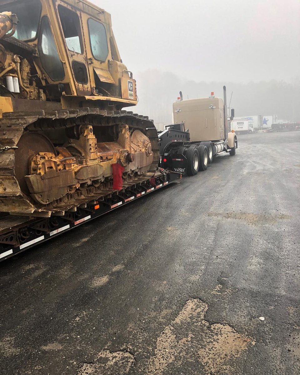projectfreight_'s tweet photo. A little foggy #heavyhaul #trucking #lowboy #oversize #wideload #flatbed #lowbed #heavylift #crane #projectcargo #highwideheavy #noswift #rigging #multiaxle #polecar #owneroperator #lastofthecowboys #transport #projectfreight #freight https://t.co/fYy0WK71d5