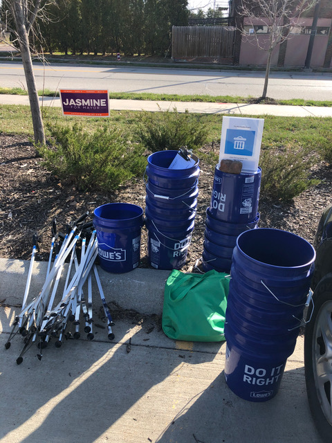 ctefft1's tweet photo. Boots on the ground cleaning up one neighborhood at a time! Working together we can make it better. #DoBeautifulThings #KeepOmahaBeautiful #bluebucketprojectomaha https://t.co/OapLxouNrg