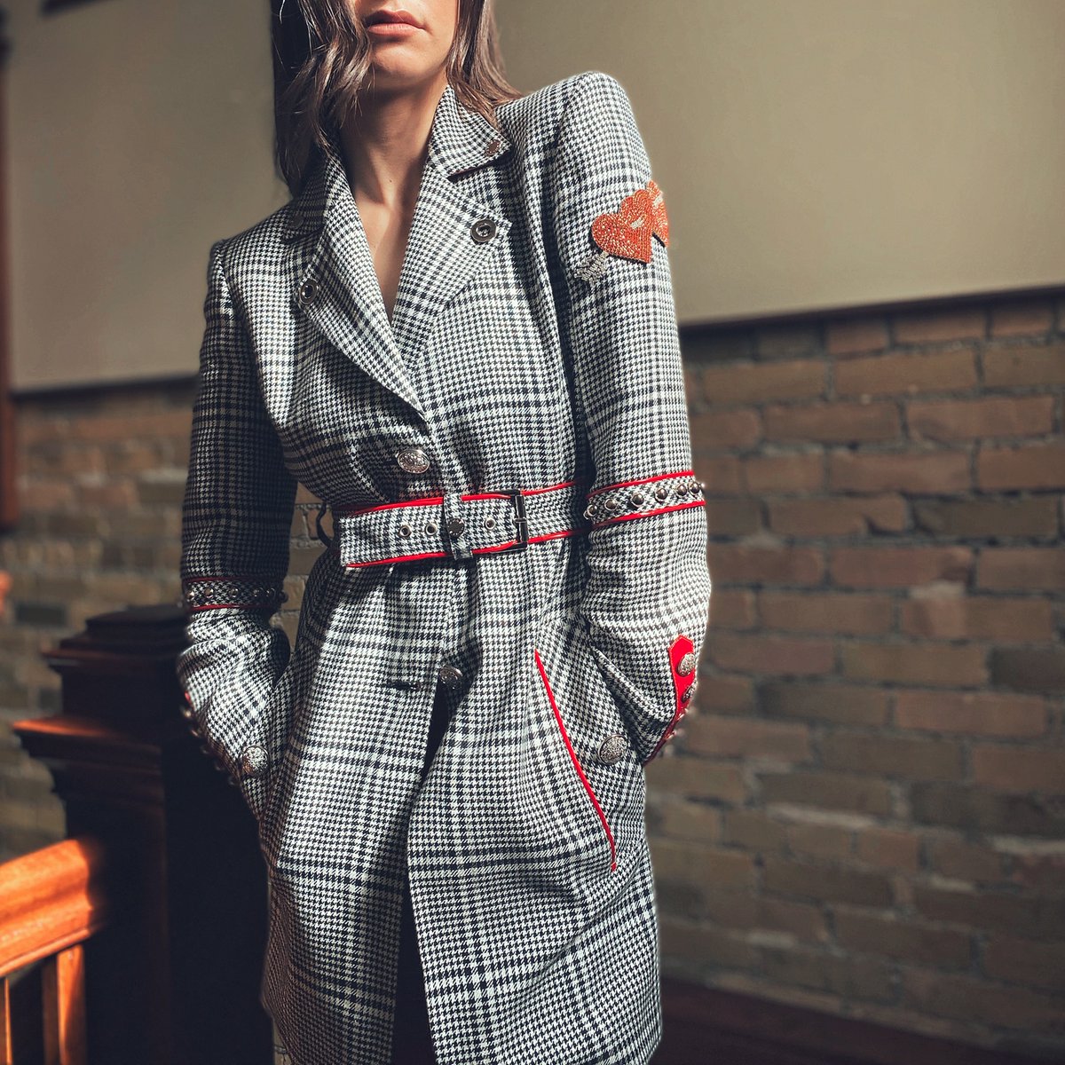 StephanCaras's tweet photo. Trending @stephancaras...
@stephancaras London Rok 🇬🇧 houndstooth&amp;check TCoat. Model @dionkaras #caras #fashion #coat #haute #love #fashiondesigner #couture #facemask #staysafelovecaras #designercoat #checkcoat https://t.co/yCNcAv5KAE  #madeincanada 🐞 https://t.co/58j21jQtuv