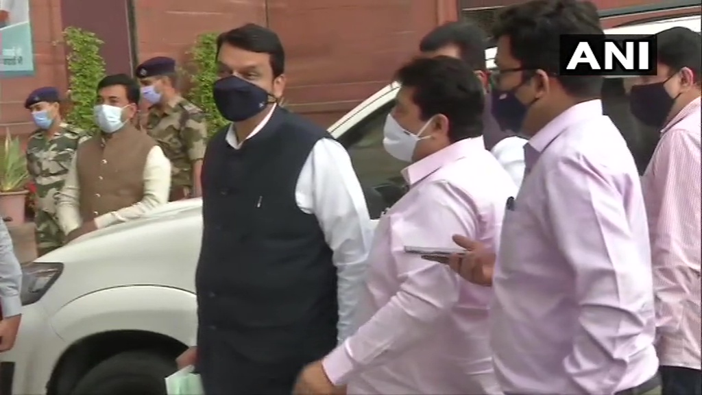 ANI's tweet photo. Delhi: BJP leader Devendra Fadnavis arrives at MHA.

He had sought time from Union Home Secretary to meet him and hand him over 6.3 GB of data of call recordings and some documents pertaining to alleged transfer posting racket of IPS and non-IPS officers of Maharashtra Police. https://t.co/SvdPl4J9Gd