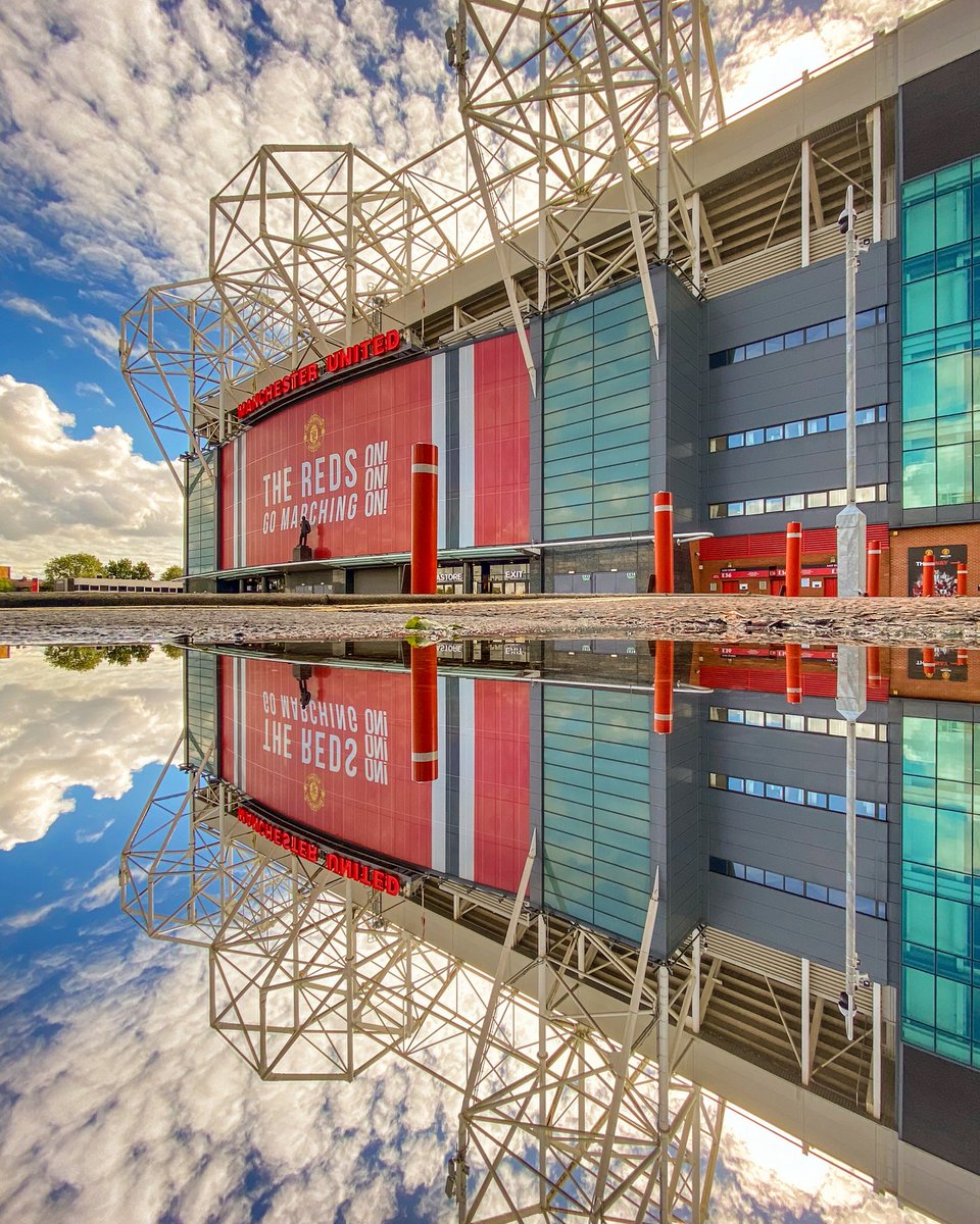 ManUtd's tweet photo. We join the nation to remember those who have passed and reflect on the challenges of the past year.

#MUFC
#DayOfReflection
#AlwaysUnited https://t.co/NsQ1jApHK7
