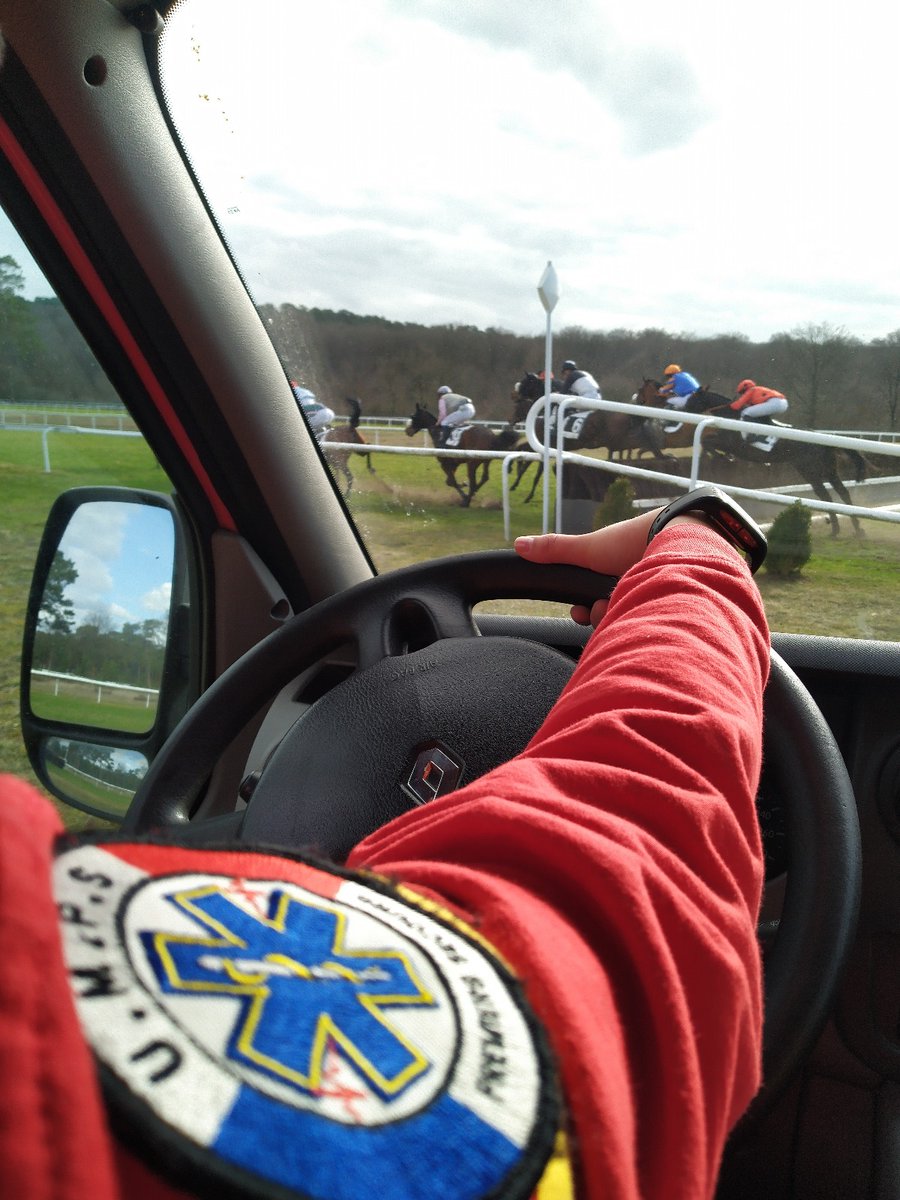 umps77's tweet photo. Savez-vous où a été prise cette photo ? 🤔
1. Sur le circuit d'@Oxytrail ;🏃‍♀️🏃‍♂️
2. A l'hyppodrome de la #Solle #Fontainebleau ; 🐎
3. Sur le #motocross de #SoisyBouy. 🏍️
Nous attendons vos réponses en commentaire. 👇 https://t.co/HWlLtnLcuw