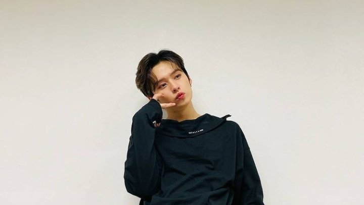 My day went well so here's a pic of me. I dont care if you dont want my pretty face on your tl. Unfollow me.