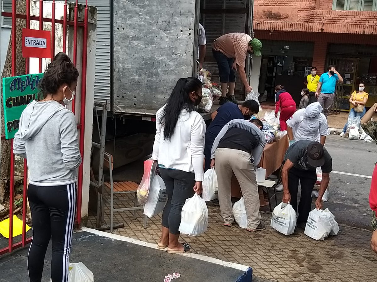 DGGED15's tweet photo. Inicia el operativo de entrega de kits de alimentos en la Escuela Básica y Colegio Nacional República del Perú.@BrunettiJuanMa @Karenme26522774 @Leticia00534393 @mcceresgonzlez1 @MirtaOtaz2 @RocoVer39217404 @Supracielito @Ftima43239476 https://t.co/NfqIqFEeQp
