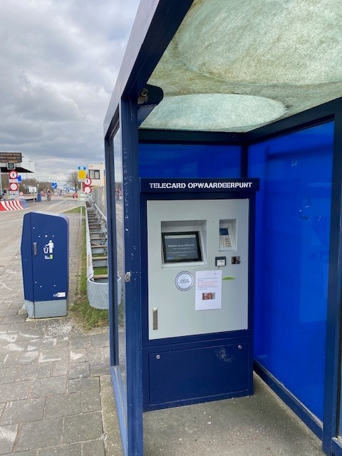 Op woensdag 24 maart wordt er gewerkt aan de opwaardeerstations. 
Op woensdagochtend is niet mogelijk om bij het opwaardeerstation in de richting van 's-Gravendeel je telecard op te waarderen.  
In de middag geldt dit voor het opwaardeerstation in de richting van Dordrecht.