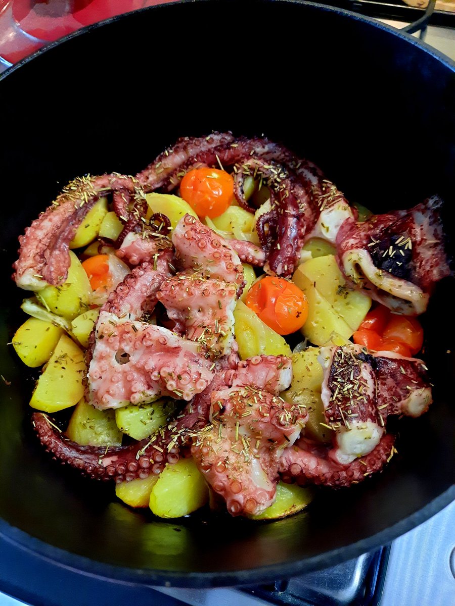 M_Ieszczynski's tweet photo. Urodzinowa ośmiornica od Taty 🐙🍽
Nawet Żonie smakowało 😁
#Tatagotuje #roczek https://t.co/JneRpWLwnv