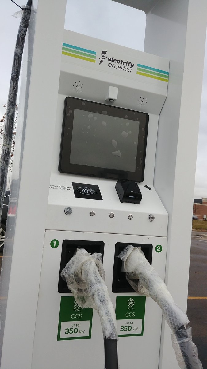 AmazingChevVolt's tweet photo. @colinmckerrache @ENERGY @plugshare INSIDER/
2/
@PlugShare Analytic Data Shows 160K+!
Level 2: 6Kw AC / 20-25 Mi/Hr.
Level 3: 50KwDC #DCFast / Up To 90Mi/Hr.
Level 4: 200-350KwDC Mi/Hr #DCUltraFast / Up To 75Mi/5 Minutes!
(See @Tesla #SuperCharger #V3SuperCharger / @VWGroup #DIEselGate Settlement @ElectrifyAM) https://t.co/Twn4j9wmdq