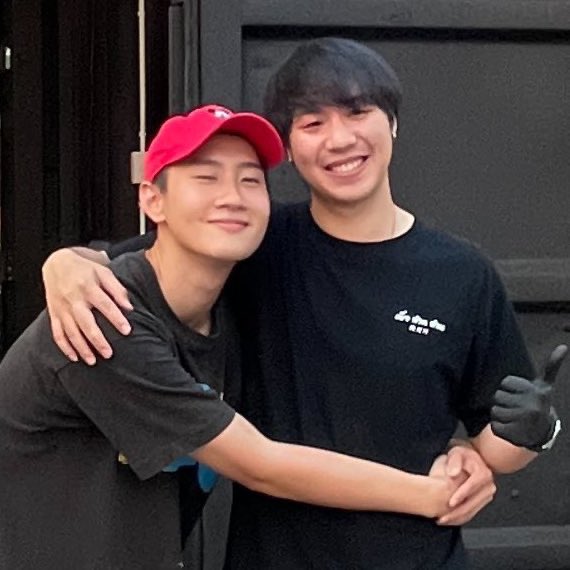 hourlyCisT's tweet photo. WHAT A HAPPY DAY
#captainchonlathorn #กัปตัน https://t.co/pEZXFMWsTN