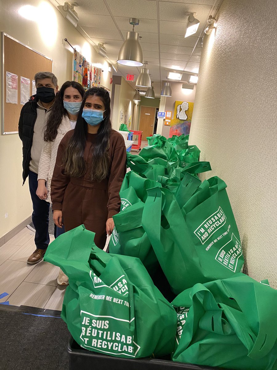 ACSAtoronto's tweet photo. The staff behind the COVID-360 program💙 

These are our ACSA #FrontLineHeroes 

Please consider supporting our work in the #community! Donate to ACSA today.

https://t.co/7JtLzgRQIO https://t.co/7N9dNWNnHi