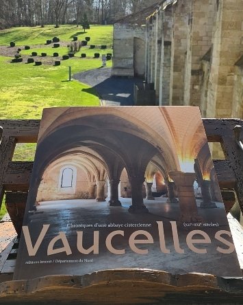 a_vaucelles's tweet photo. Decouvrez le nouveau livre "Abbaye de Vaucelles, chroniqu d'une abbaye cistercienne". 270 pages, 200 illustrations et 15 collaborations sous la houlette de @JMD_duhamel. et la direction éditoriale de D. Tourte, pour parcourir l'histoire unique et riche de ce monument historique https://t.co/oZVGSRbxbW