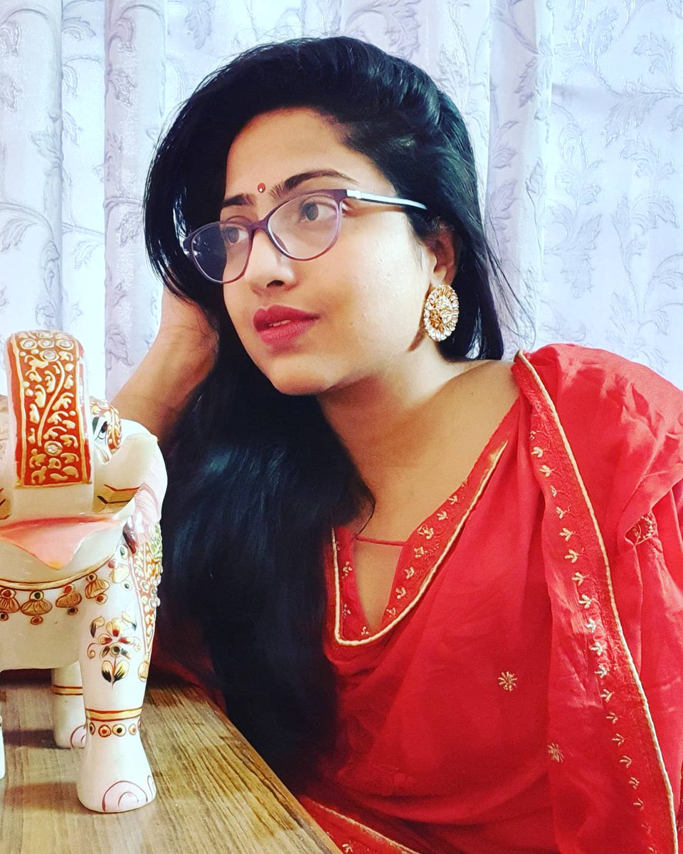 Gitanjlimathur's tweet photo. Felt like dressing up today...And the best part is this suit still fits🤣...You can't imagine how happy I am..😋#awesomemausam #dressingup #Indian #salwarsuit #weathermademedoit #allred #myshadeofred #storyofmylife #cameraaddict #poseforthecamera #Tweet https://t.co/K71rebURxi