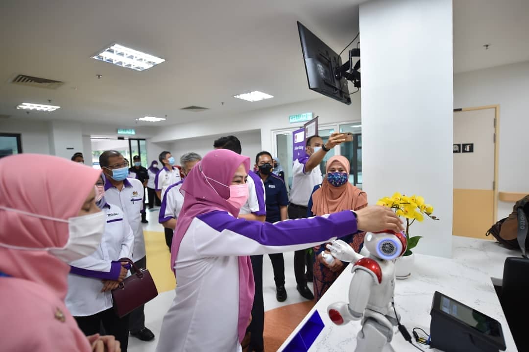 MOHEOfficial's tweet photo. Majlis Penyerahan Hospital UiTM https://t.co/2XSa78zBgY