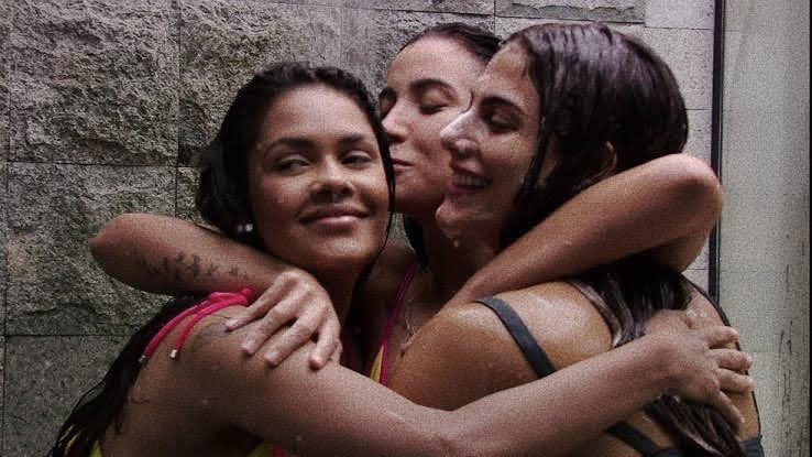 contavini's tweet photo. Hoje eu acordei me veio a falta de vcs, saudade de vcs, saudade de vcs. 💖 #Flarianca https://t.co/wxlY8gTlai