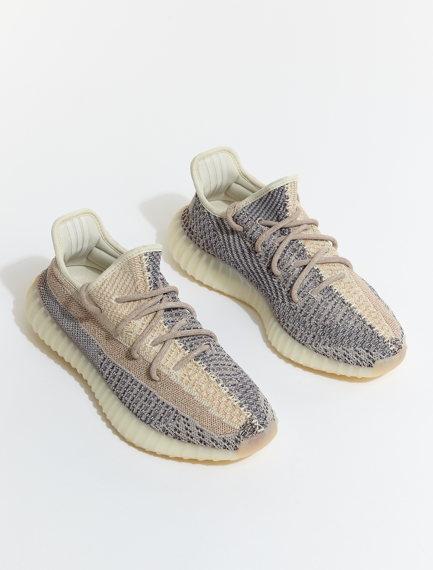 LONGUE VIE A TOUS MENNES on X La Yeezy Boost 350 V2 Ash Peal disponible chez Galeries Lafayette du 43 au 48 Lien https t RHDlOxXia6 https t FDAqPrXO2s X