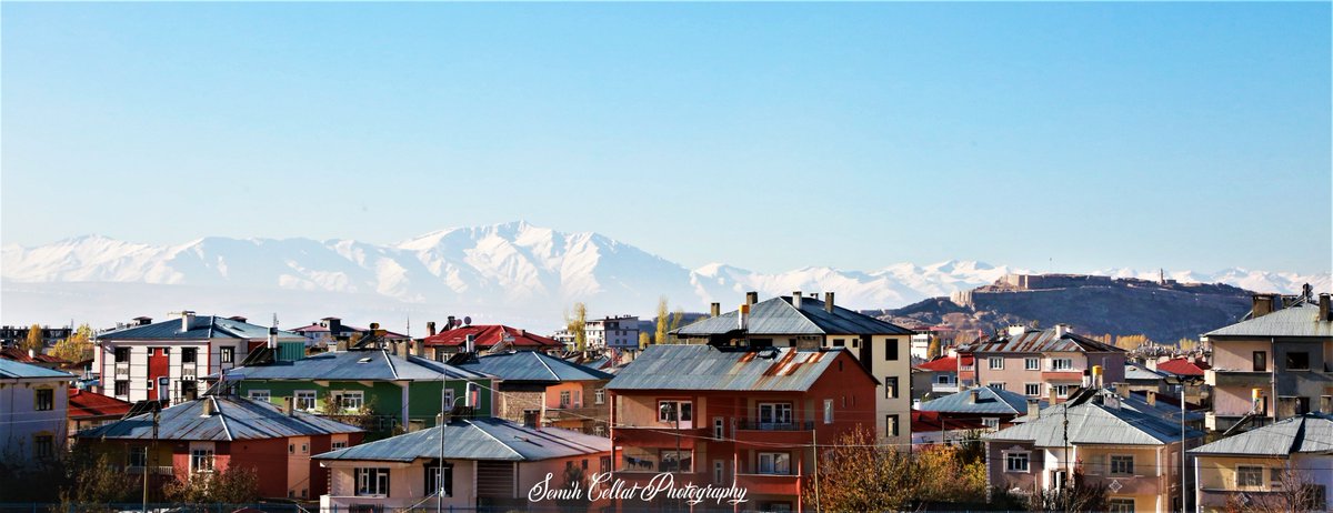 Zaman odur ki; yaşadığın gördüğüm ve hissettiğindir. Yaşamak varlğının farkına varmakla, gördüğün bu muazzam kainatı görmekle, hissetmek ise bu gördüklerini kalp gözüne intikal ettirmektedir. Görmek isteyene milyarlarca renk pigmentleri vardır bu pigmentleri hissetmeniz dileğiyle
