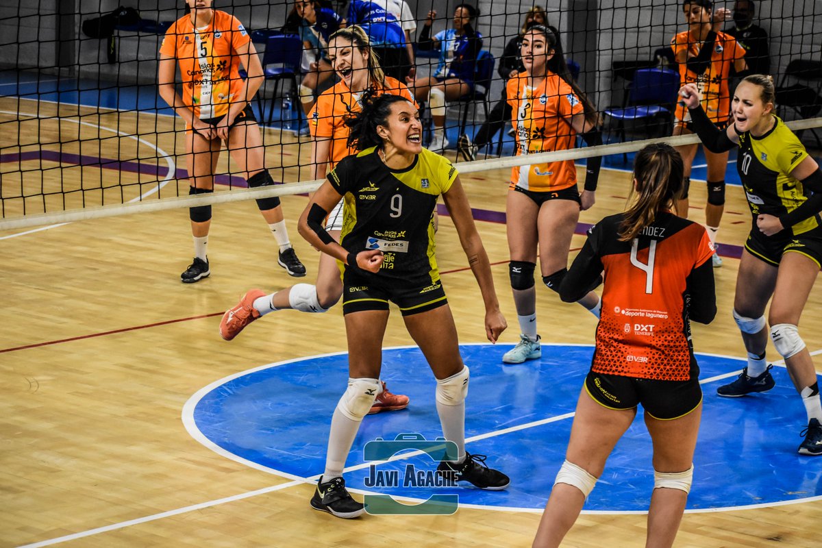 CVAguereVoley's tweet photo. 🏐Ya disponible la galería de imágenes📸 del encuentro del Fedes Ascensores Ciudad de La Laguna ante el Cuesta Piedra

📲Ver al completo: https://t.co/t6uNKm0gyn

#GuerrerasAurinegras🏆 #AguereCuestaPiedra🆚 https://t.co/wqV9Uqy7mj