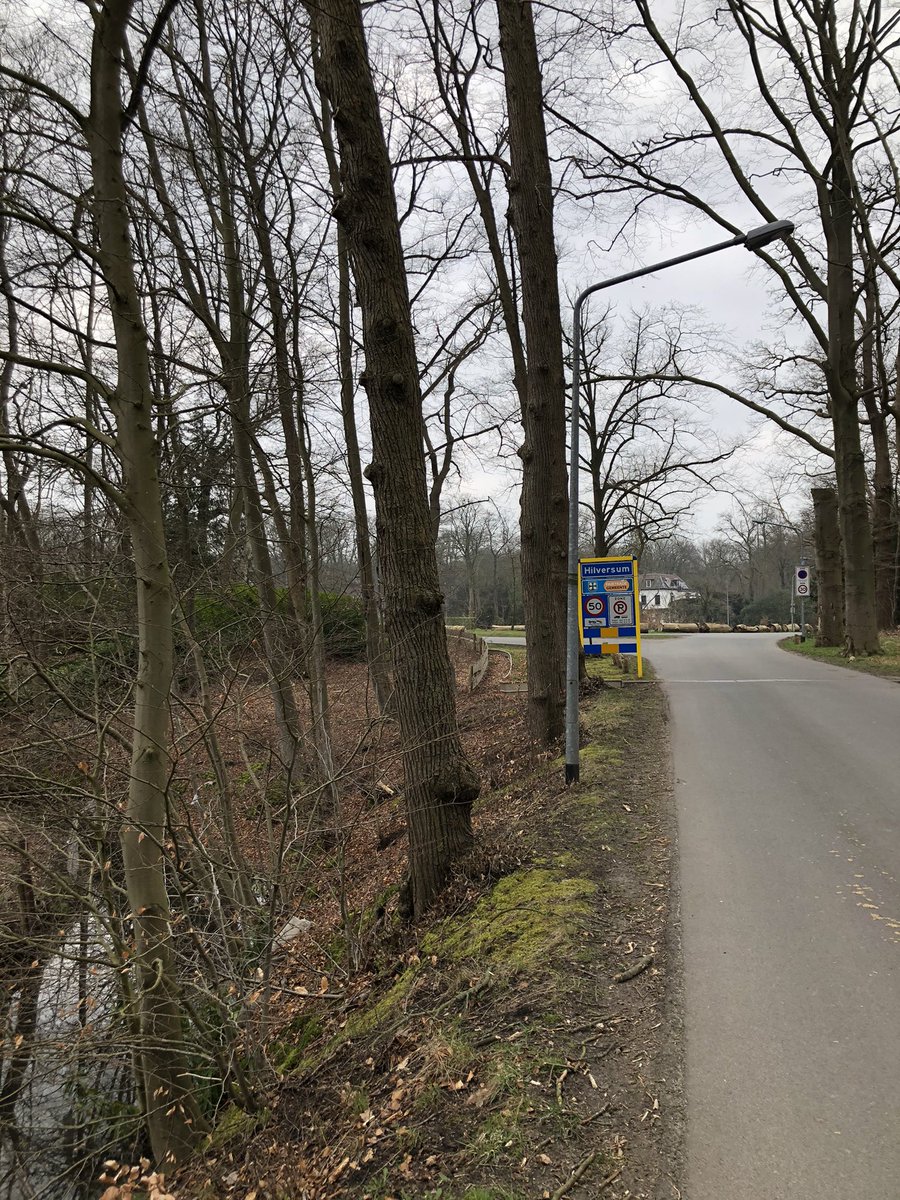 #gemeente Hilversum #GAD Al 5 weken bezig om een rol vloerbedekking weg t krijgen @afvaldumpen hoelang kan dat duren ?