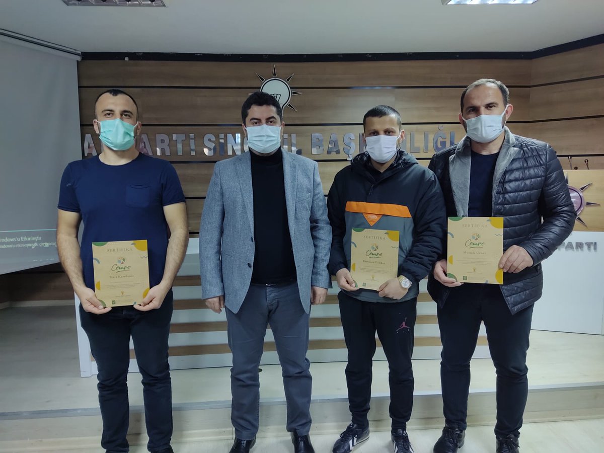 Cemrecilerimizin bir kısmı İl başkanımızın katılımı ile sertifikalarını almıştır. Değerli başkanımız Çiğdem Karaaslan başta olmak üzere, hocalarımız ve emeği geçen herkese teşekkür ederiz.