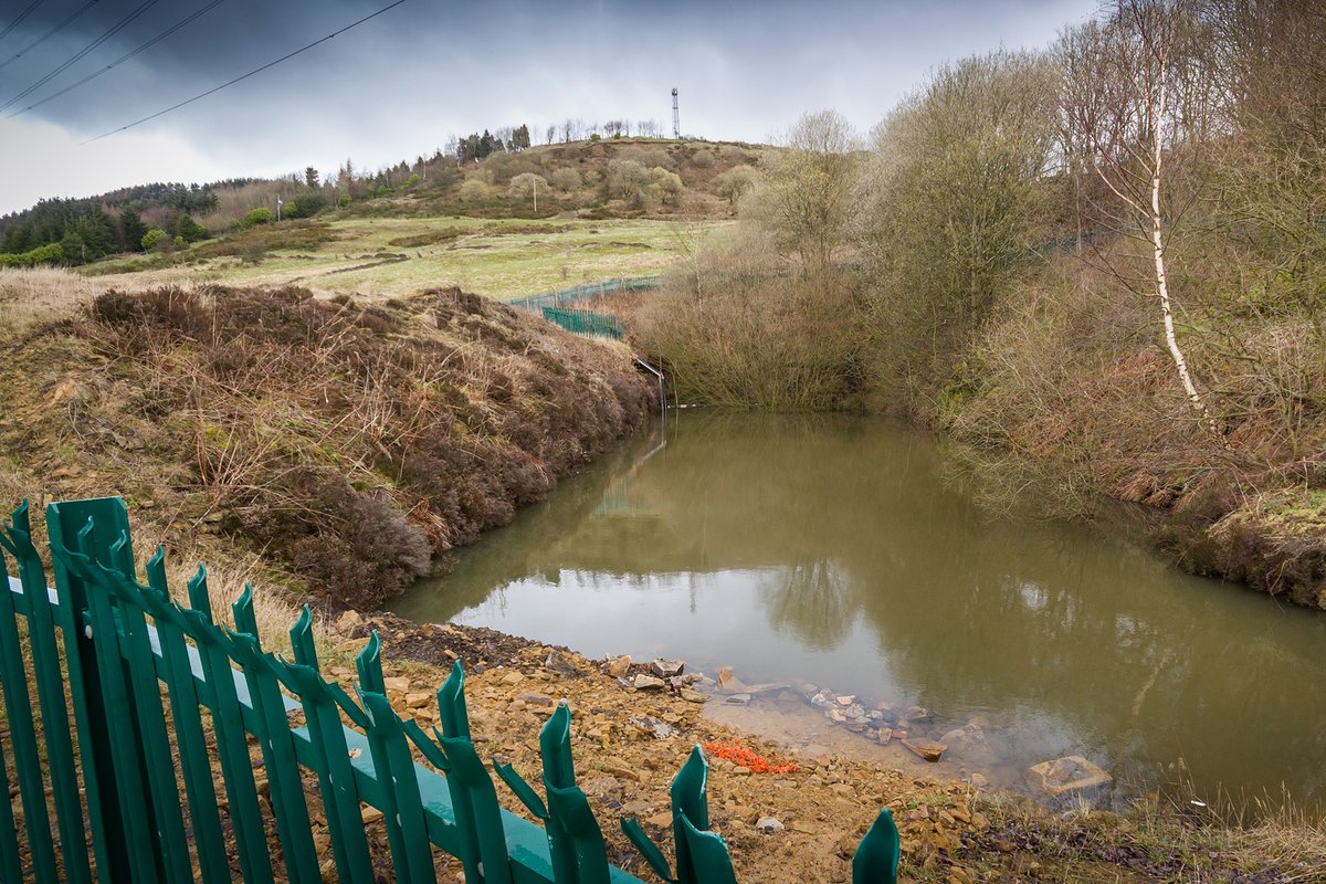 SAVEtoReuse's tweet photo. ⚠️Cost of keeping historic Queensbury Tunnel shut 'exceeds repair bill'😳@HighwaysEngland who maintain the structure, have long sought to infill the tunnel, despite plans for a new cycle greenway🚴‍♂️Sad to see it has now been left to flood ➡️https://t.co/FNxpDIUFCb https://t.co/6B9xEsnizG