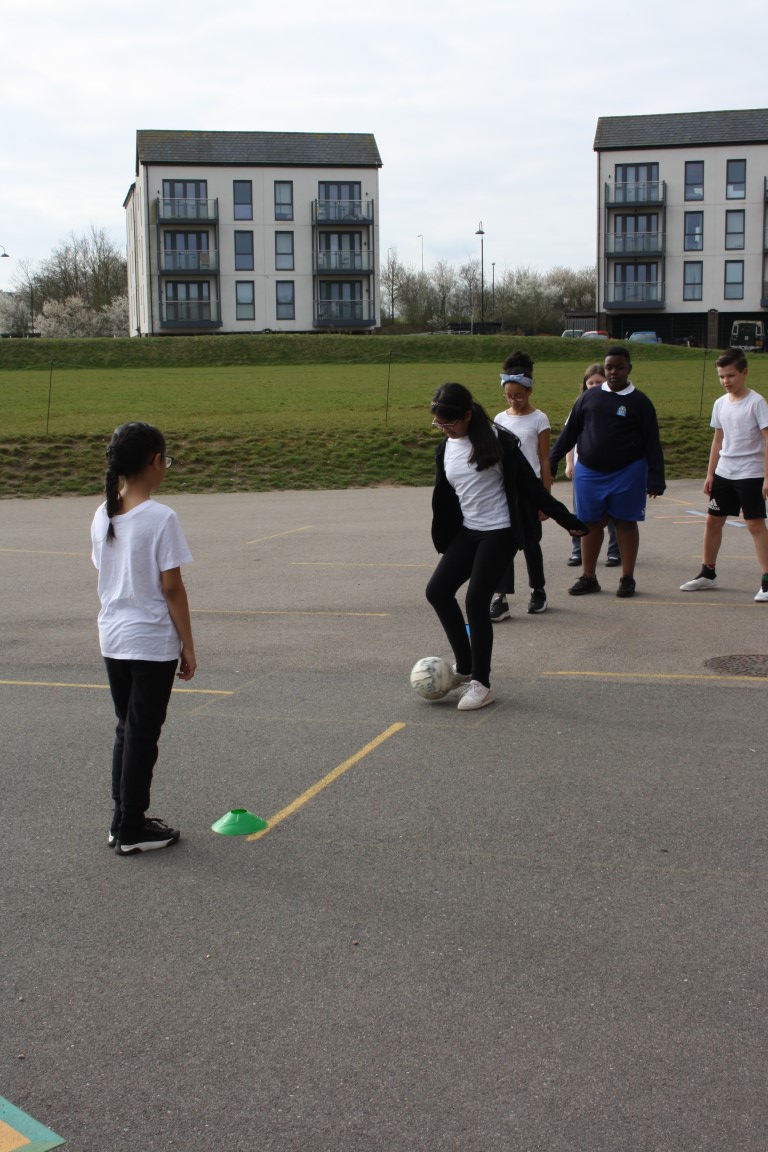 OGSPrimary's tweet photo. In PE today, Yew class have been practising turning the ball with control.  They have been using inside hook, outside hook and drag back turns.   Then, in teams, they used these to defend the ball.  A fantastic team effort by all! https://t.co/JiiMzvMIVf