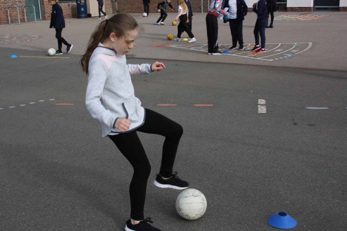 OGSPrimary's tweet photo. In PE today, Yew class have been practising turning the ball with control.  They have been using inside hook, outside hook and drag back turns.   Then, in teams, they used these to defend the ball.  A fantastic team effort by all! https://t.co/JiiMzvMIVf