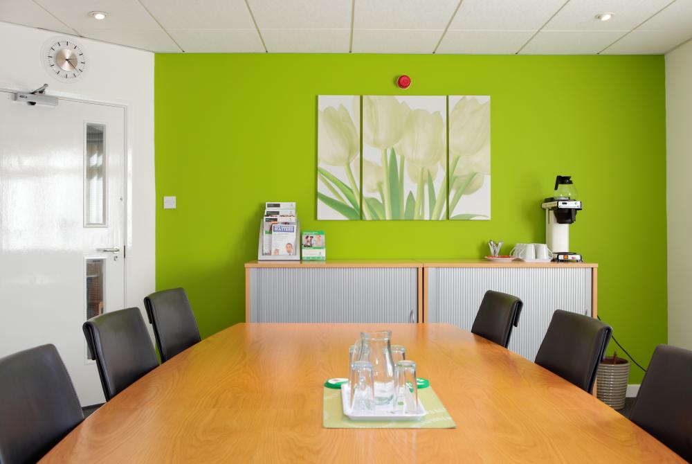 Basepoint_Weym's tweet photo. DidYouKnow You can hire our fully serviced meeting rooms by the hour, a half day or a full day. Book via the app now and get a 10% off https://t.co/yHhcDBudmH . We can provide you with tea, coffee and biscuits to get you through. 
#meetingroom #businesssolutions #Basepoint https://t.co/vW83ACZ9iL