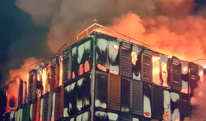 ADAC_1's tweet photo. Thread : Incendie OVH 

#LeSaviezVous ? 
▪ Plus de 3,6 millions de sites web rendus inaccessibles
▪ Entre 12 000 et 16 000 clients potentiellement concernés par une perte totale ou partielle de leurs données
▪ Plus de 464 000 noms de domaines se sont retrouvés hors ligne ...👇 https://t.co/2VfqqZUv3J