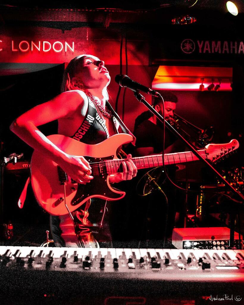 They say live’s coming back - The amazing JJ Rosa @jjrosaofficial heating up the stage back at @yamahamusiclondon #jjrosaofficial #yamahamusiclondon #concertphotography  #livemusicphotography #womeninmusic  #chasingthelightart  #singersongwriter #audiolo… instagr.am/p/CMwrmU3pXwk/