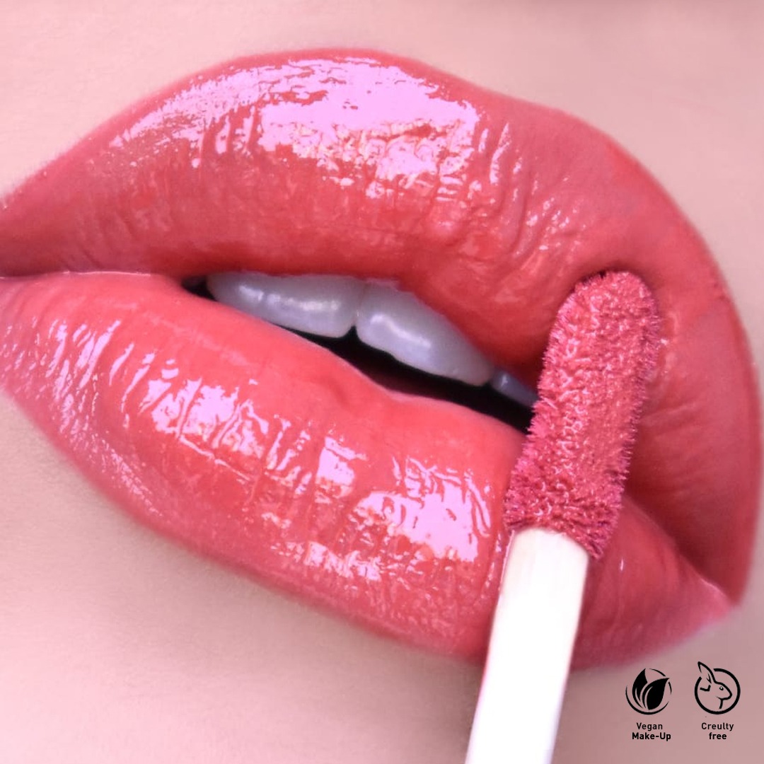LotusHerbals's tweet photo. We have pumped up the plump with the pout perfect treatment of #Proedit Lip Plumper + Gloss.  
Reasons to Love: 
❤️ Rich, shiny &amp; smooth application 
❤️ Preseevative and Paraben Free Formula
#LotusMakeup #NaturallyGlamorous #AddToCart https://t.co/SomOPGcPcS