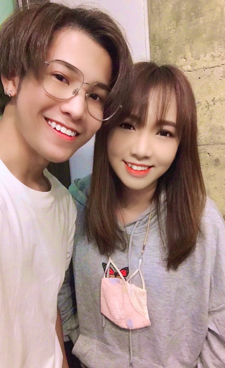 PattyPat_Alone's tweet photo. ใส่แว่นใสๆกับรอยยิ้มสดใส 🌟 
งื้อออ น่ารักจัง 🥰 @stjinx_maya 

🌟พี่ว่าสิงดูผอมนะ ทำไมรูปไปทะเลดูแน่นมากกก 😆 
🦁สิงไม่รู้ทำไม ถ่ายออกมาแบบนั้น สิงว่าสิงผอมนะ เอ็นดูววว 🤣🥰

·★ ℓ ό ᵛ 乇 ★·.·´¯`·.·★

#BabyBrightxKristSingto
#SingtoPrachaya
#คริสสิงโต #ทีมพีรญา #สมุนจ้าวป่า https://t.co/E3AfRWOnZt