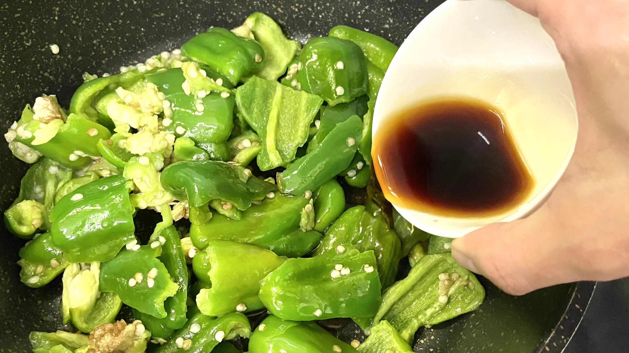 ピーマンが苦手な人でも食べられるかも？とっても簡単なピーマンレシピ！
