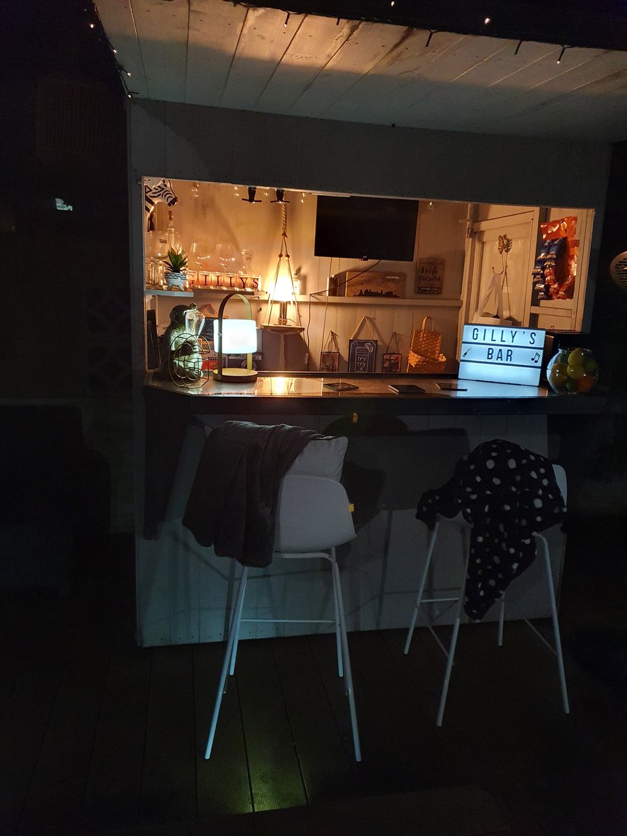 Gillian275Gm's tweet photo. Barns NHS clap
Garden/Bar
Facetime drinks.......#4pics https://t.co/IBcjJu0iQv