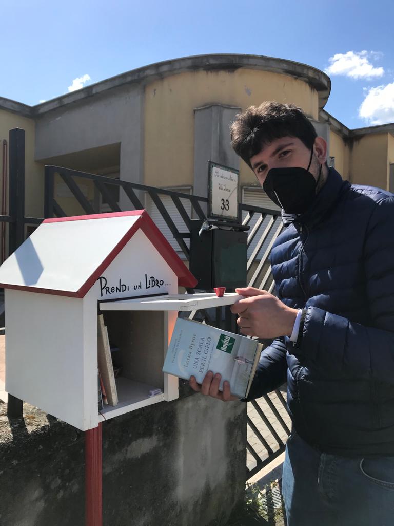 lamonicamaggi's tweet photo. Eccoli!
Sono arrivati i libri per le casette di @TeleseTerme arrivati. 
Se volete creare una piccola biblioteca, chiedete e vi sarà spedito. I libri sono TUTTI gratuiti, la spedizione costa pochissimo.
#book #books
@marziodimezza https://t.co/JpaVdxaOnT