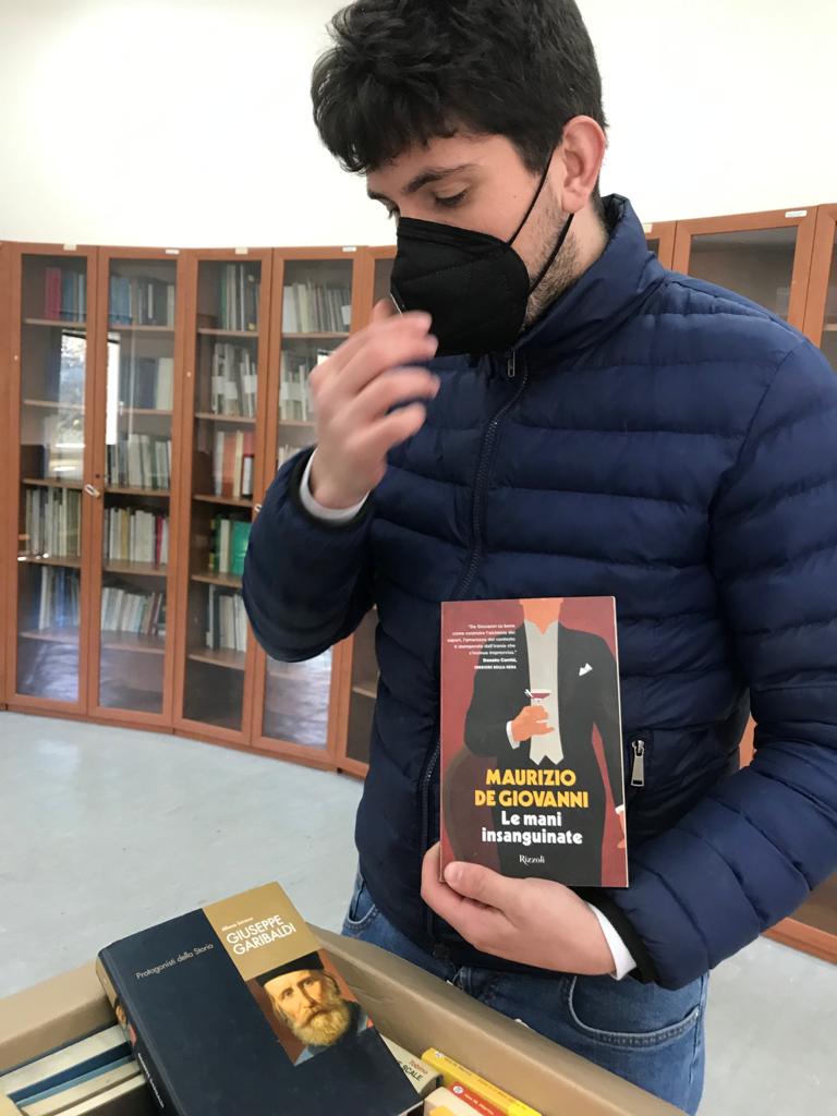 lamonicamaggi's tweet photo. Eccoli!
Sono arrivati i libri per le casette di @TeleseTerme arrivati. 
Se volete creare una piccola biblioteca, chiedete e vi sarà spedito. I libri sono TUTTI gratuiti, la spedizione costa pochissimo.
#book #books
@marziodimezza https://t.co/JpaVdxaOnT