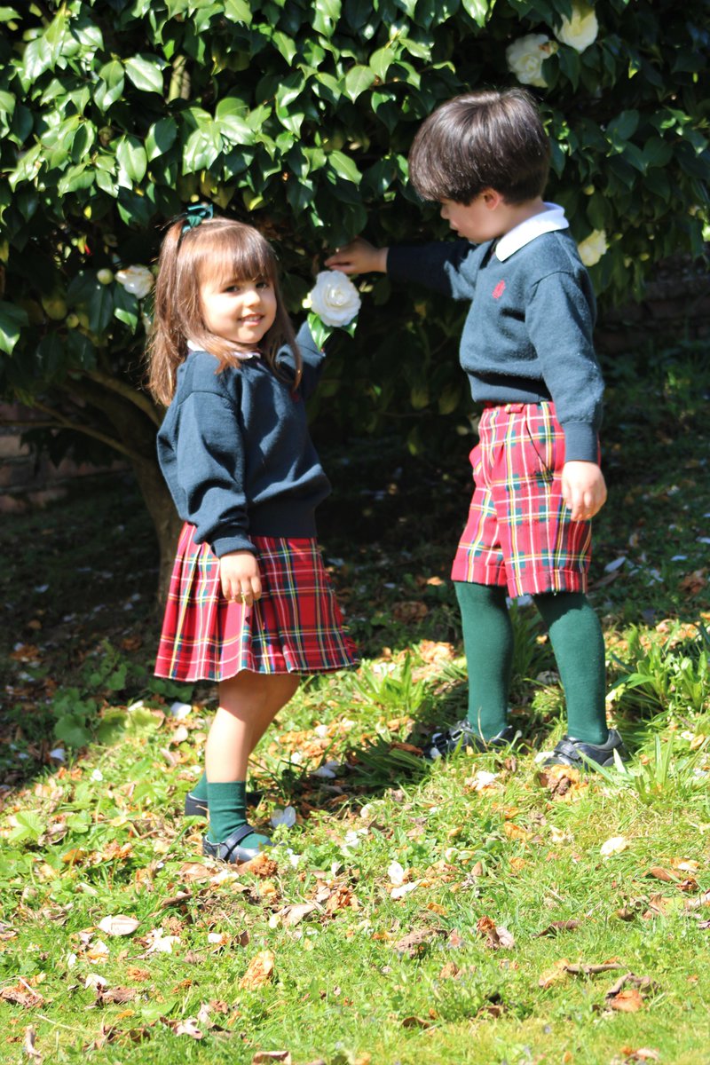 MontespinoEdu's tweet photo. Aprovechamos los jardines del colegio para descubrir la primavera y disfrutar de la naturaleza que nos rodea #AprendizajeSignificativo #VerParaAprender #Naturaleza #Primavera2021 #Juegos #InfantilBilingüe #Coruña https://t.co/8quj2HUazw