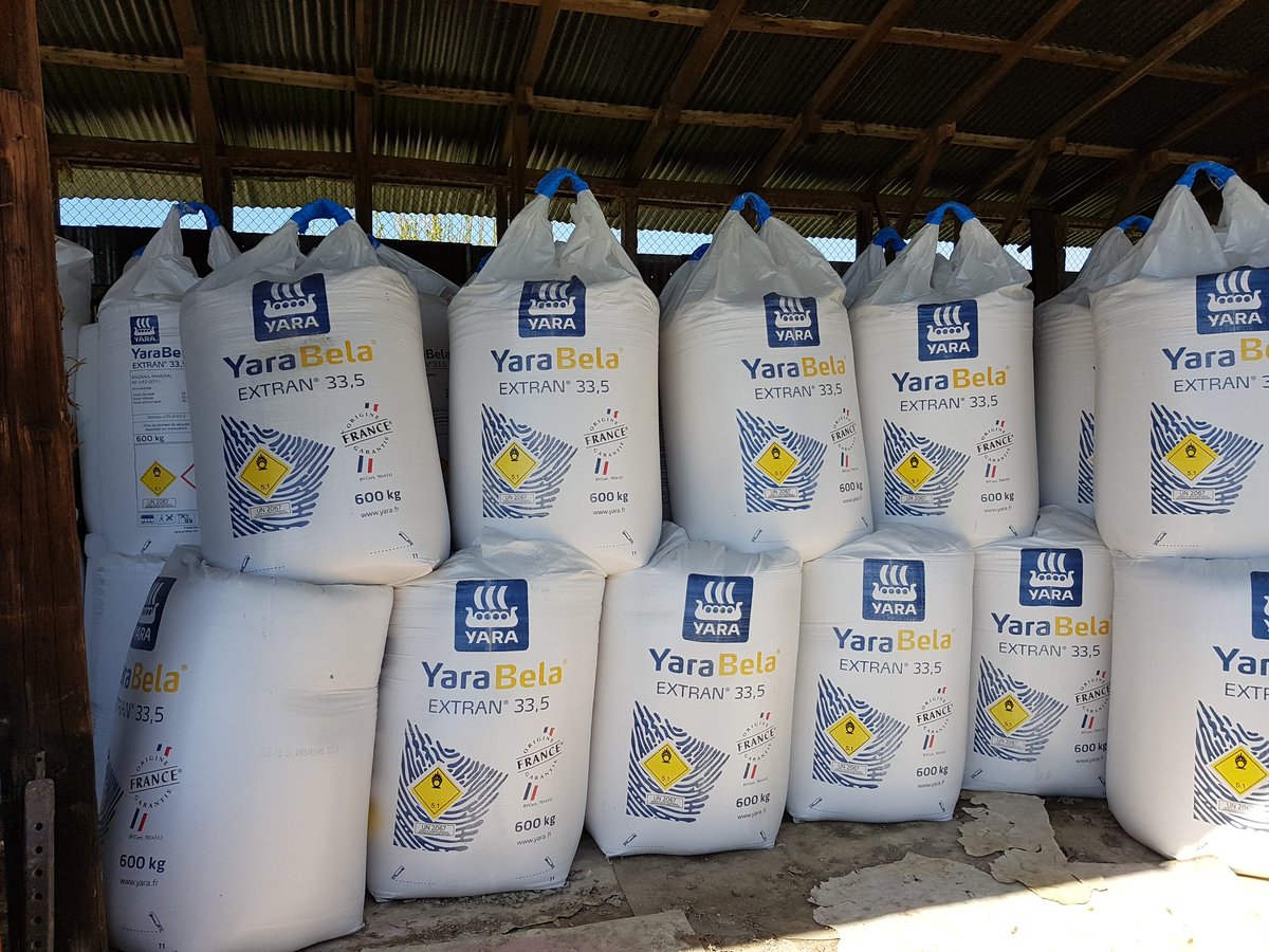 CedricB_YARA's tweet photo. Des big bag @YARA_france qui attendent le maïs ! #engrais #ammonitrate #YaraBela #maïs https://t.co/qATYXphLpM