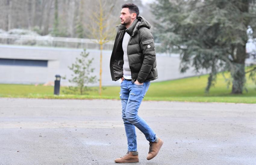 WinamaxSport's tweet photo. Comme chaque année, les joueurs font leur arrivée à Clairefontaine, tous avec des styles différents. https://t.co/tUGa6oq7MI