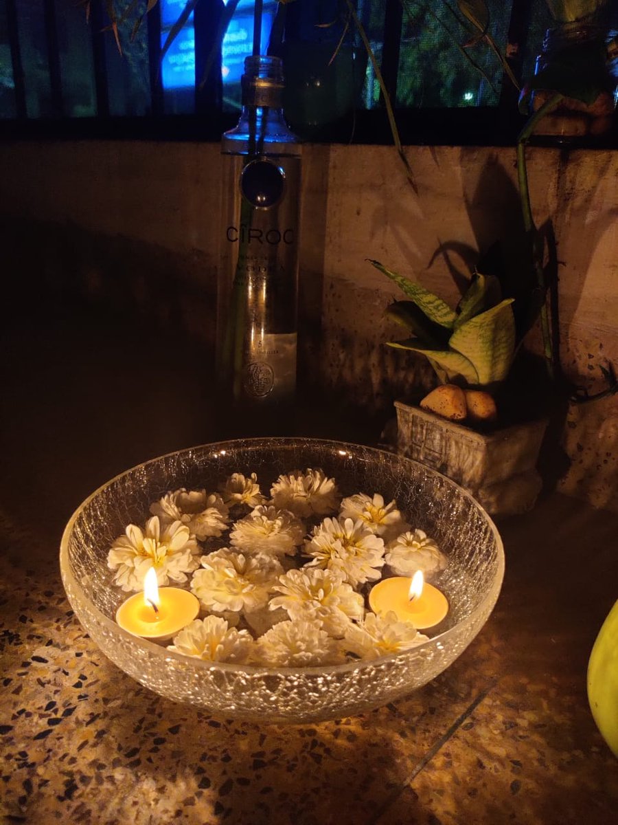 _ayushi27's tweet photo. It's a time of new beginnings, to reach for your goals with zero fear, and to blaze a new trail with passion and purpose. Leave all the attachments of the watery past behind and embrace the exuberantly alive energy of #AriesSeason #ariesenergy #healer https://t.co/Ql7rLS7Jso
