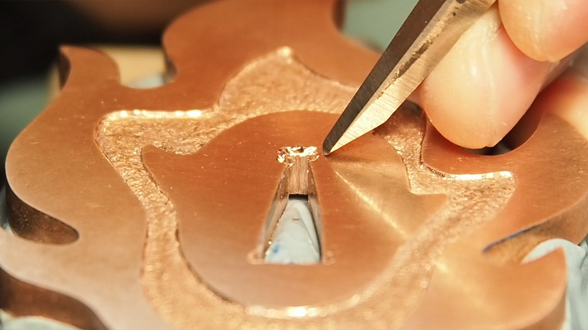 テトラヒメナ 煉獄さんの日輪刀づくり 鍔が形になってきました 5mm厚の銅板から手作業で作ってます クオリティは結構いいと思う D I Am Now Making Rengoku S Tsuba It Is Made Of Copper 鬼滅の刃 煉獄杏寿郎 T Co K5y8p8weyy