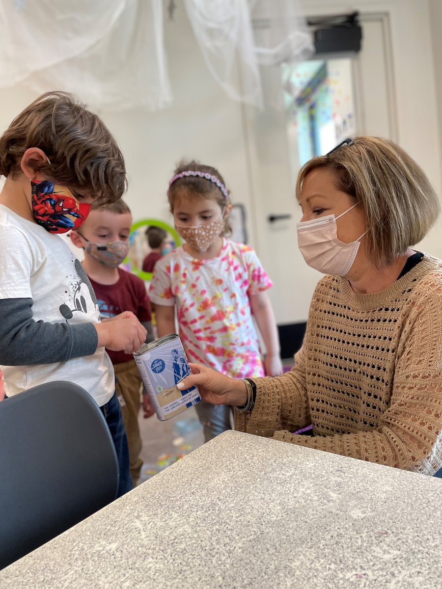 JNFUSA's tweet photo. This week, children at #CongregationBnaiAmoona learned about the #mitzvah of #tzedakah and even contributed to the land and people of Israel with one of our #BlueBoxes!

Receive your FREE JNF-USA Blue Box today! https://t.co/umItsy9jHY

#PoweredByJNF #LoveGrowsInIsrael https://t.co/HeUHp5zqs8