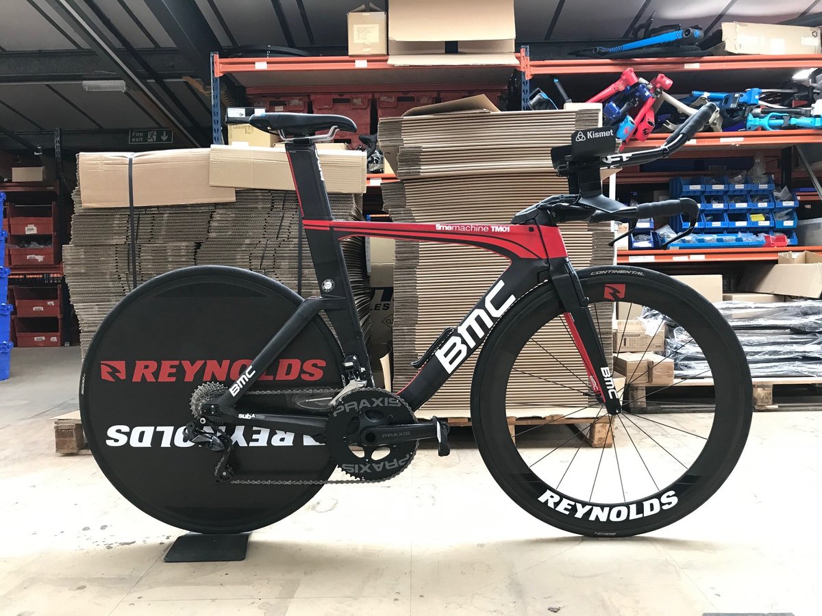ReynoldsCycling's tweet photo. An absolute stunner of a build from @upgradebikes for #trituesday 🔥 Custom wheel graphics by @mattgraydesigns
#reynoldscycling #carbonwheelexperts #triathlon #ttbike #tribike #reynoldswheels https://t.co/zupe1brATT