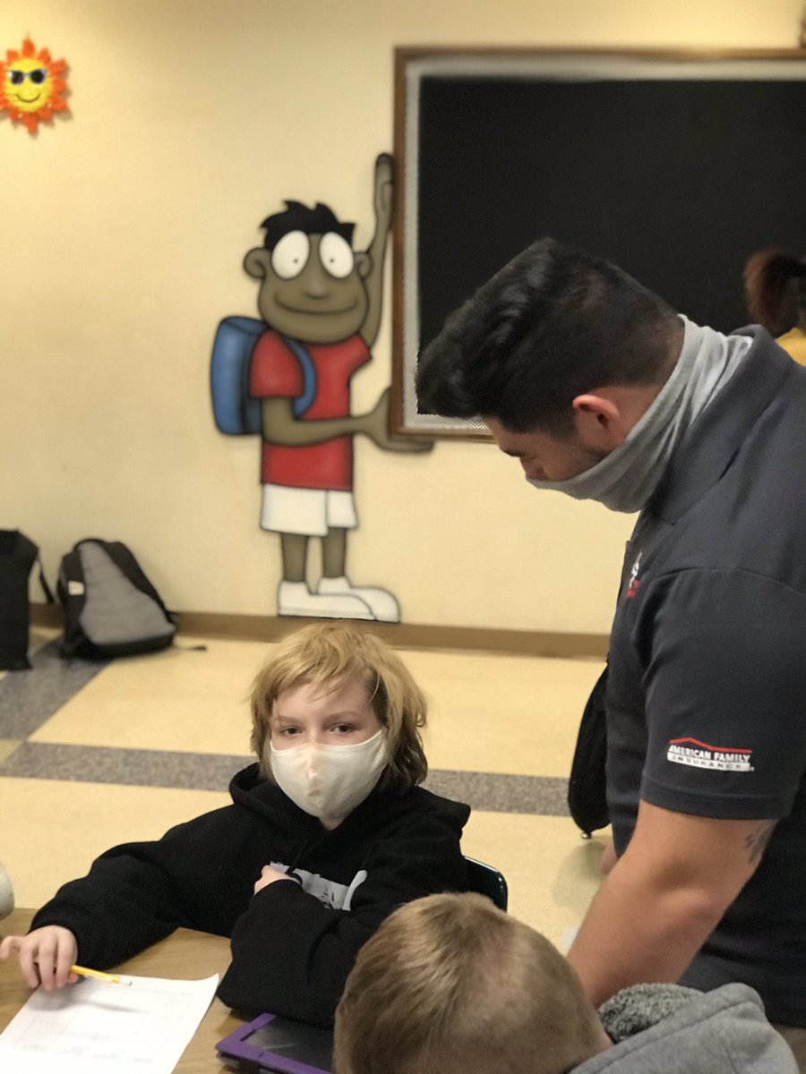 SFE_3820's tweet photo. Wonderful #sfestem opportunities created by our partnership with @UIndySOE 

Our 4th graders are loving the opportunity! @Miss_Lathrop @MissWaire_4th @ckornbroke1 #stoutfieldgood #wearewayne https://t.co/k5frnywRhv