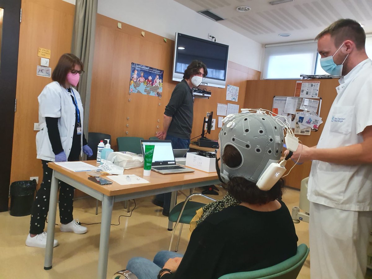 arsfisio's tweet photo. Very happy to start the first tests for the FRONT STAGE project, looking forward to start the study, let’s go! #PhD #REFiTBCN @perevirgilicat @VHIR_ @starlabdf2 @SaludISCIII @ICFOnians @Neuroelectrics @ColFiCat @marcoinzi @cristinaudina @Almu11F @ulugeyik https://t.co/wutvTlNGZD