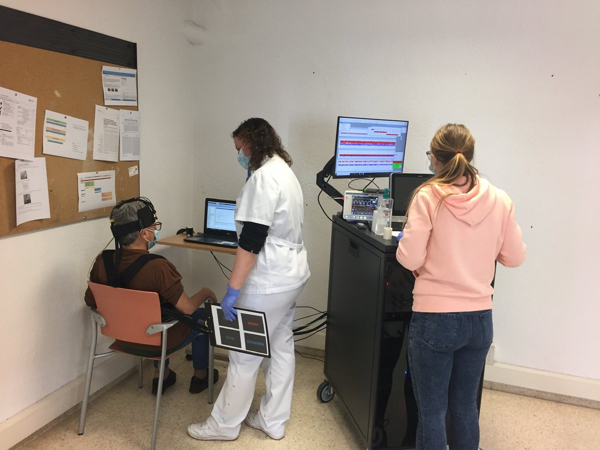 arsfisio's tweet photo. Very happy to start the first tests for the FRONT STAGE project, looking forward to start the study, let’s go! #PhD #REFiTBCN @perevirgilicat @VHIR_ @starlabdf2 @SaludISCIII @ICFOnians @Neuroelectrics @ColFiCat @marcoinzi @cristinaudina @Almu11F @ulugeyik https://t.co/wutvTlNGZD