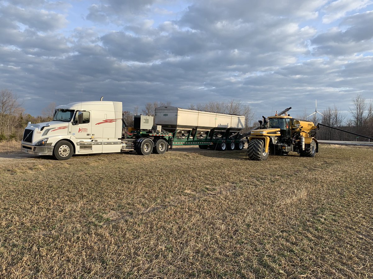 KLowry90's tweet photo. Wakey-wakey hay and wheat ground ... the “north fert team” for HC is out and about today! #fertility #hay #wheat21 https://t.co/izervXaOTQ