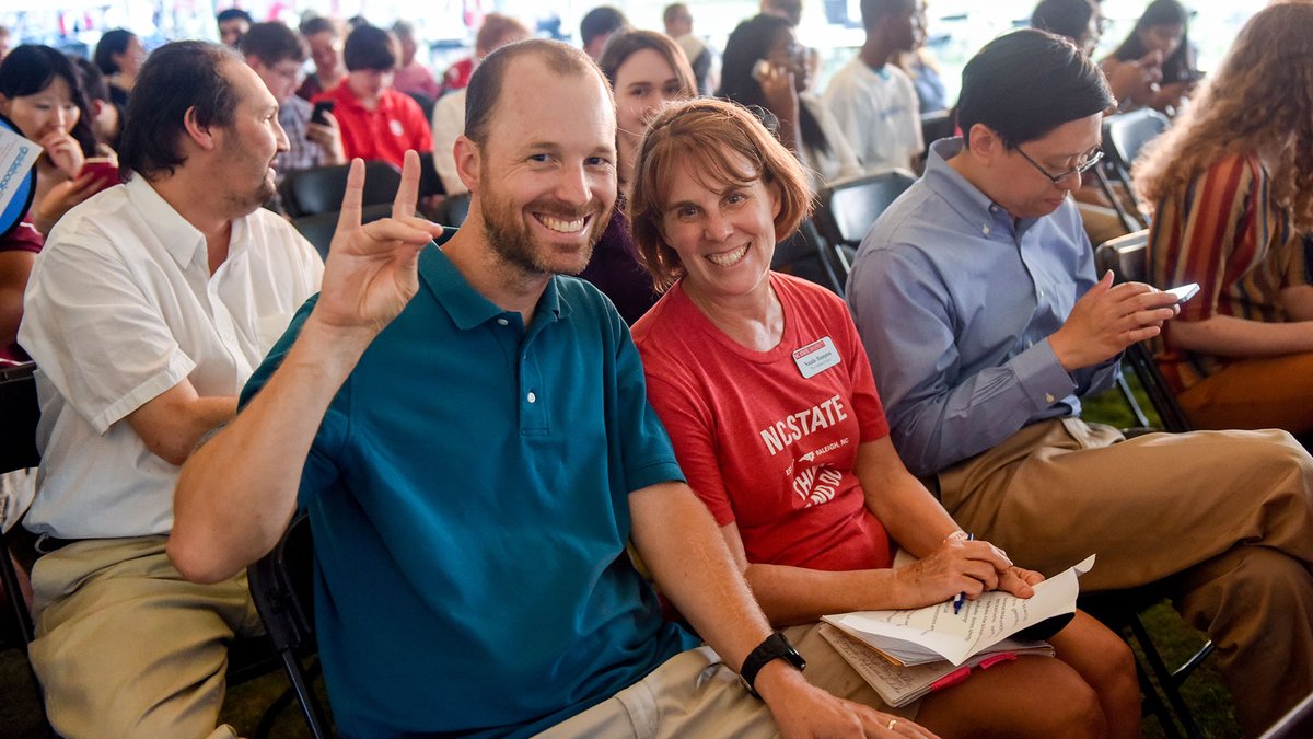 crabchips's tweet photo. Wolfies up to support graduate education! #GivingPack @ncsugradschool https://t.co/DnSHqeX4yr